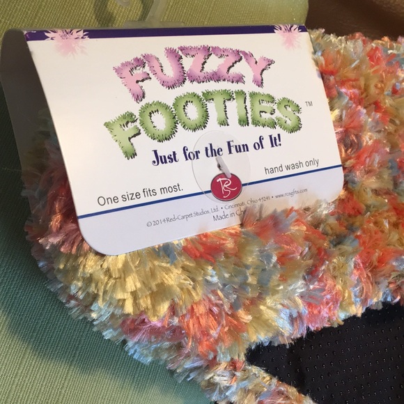 2 Pair PLUSH SLIPPERS - Picture 7 of 11